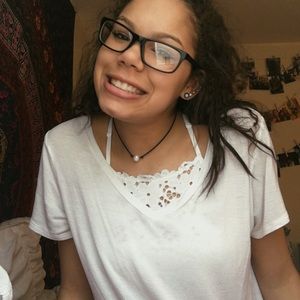 Meet your Posher, Alexia