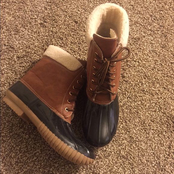 Duck boots
