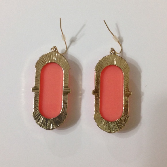 ⚡$10 Closet Sale⚡ Take Me To The Beach" Earrings - Picture 3 of 4