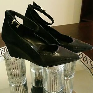 BCBG black wedge 7.5 size shoe