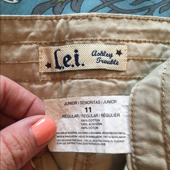 Lei Khaki shorts. size 11 - Picture 3 of 3