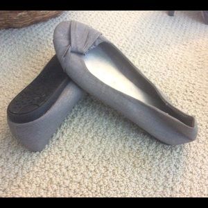 Adorable grey flats size 10 comfy and cute