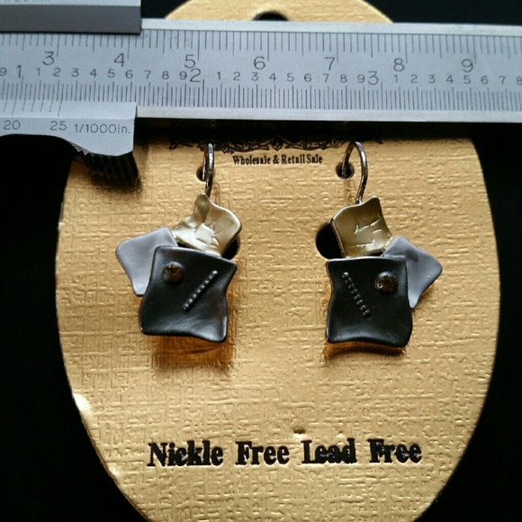 Gorgeous Earing - Picture 3 of 4