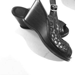 BLACK BASKET WEAVE WEDGES