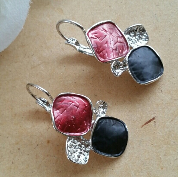 Red Earing