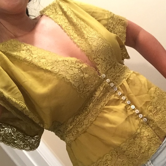 Bundle 3 w/ 🔴 $12 🎆 Dressy Top - Picture 4 of 4