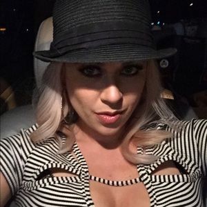 Meet your Posher, Andrea