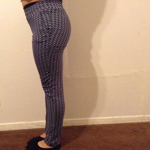 H&M Divided Printed Pants - Picture 2 of 4