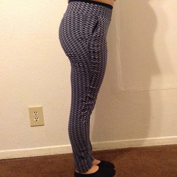 H&M Divided Printed Pants - Picture 3 of 4