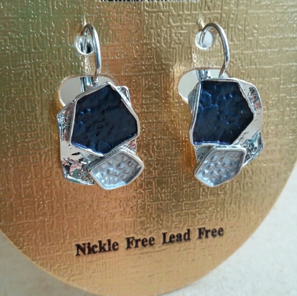 Poshing Earing