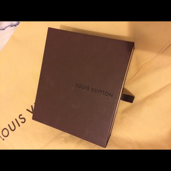 💯% Authentic Louis Vuitton box