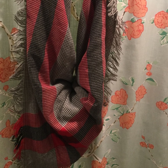 OVERSIZED SCARF/SHAWL, BLACK GREY & RED