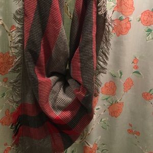 OVERSIZED SCARF/SHAWL, BLACK GREY & RED