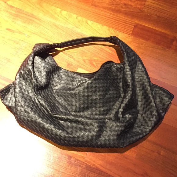 Black woven shoulder Bag