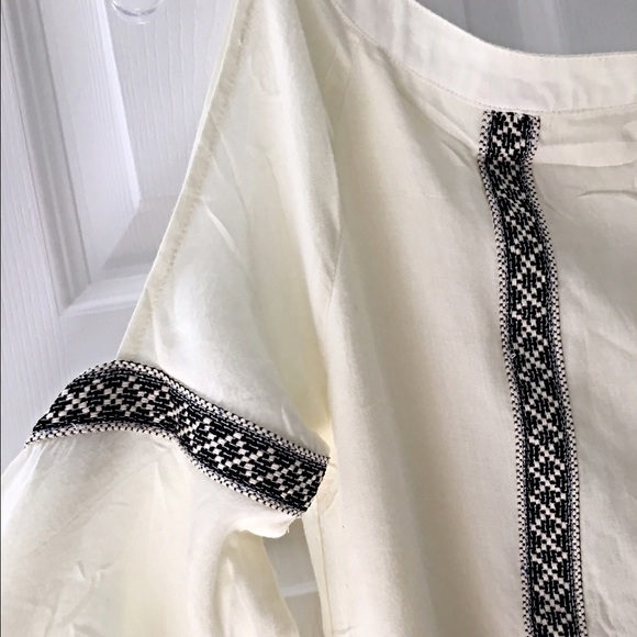 Stunning! Ivory embroidered fully lined dress👠 - Picture 2 of 3