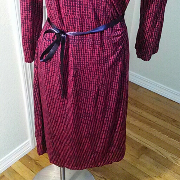 Retro Express Brand Wrap Dress - Picture 3 of 4