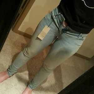 NWT Levi 2/26
