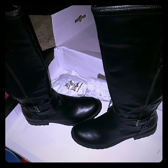Guess boots