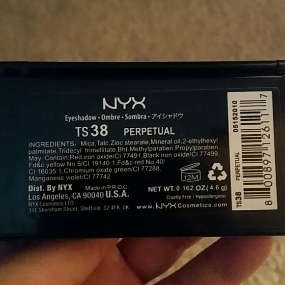 Eyeshadow - Picture 3 of 3