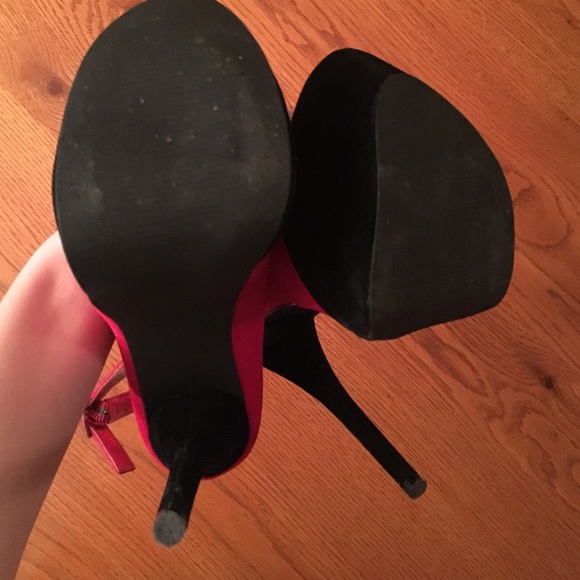 Wild Pair Cross-strapped, Color Blocked Pumps - Picture 3 of 4