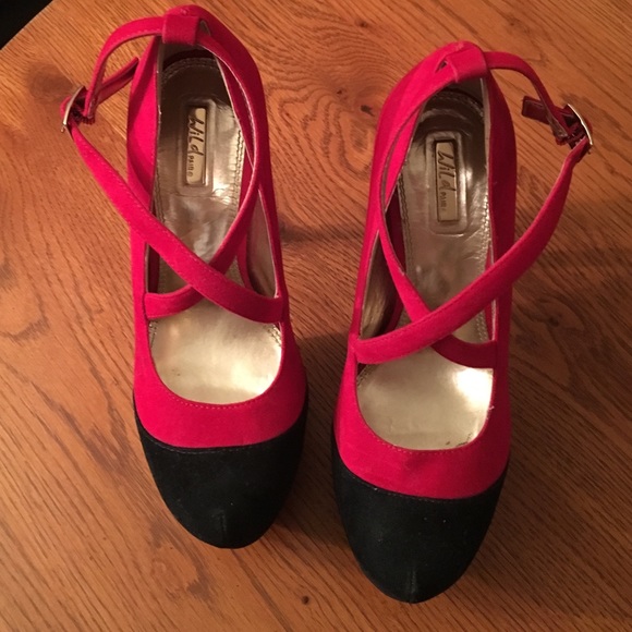 Wild Pair Cross-strapped, Color Blocked Pumps - Picture 4 of 4