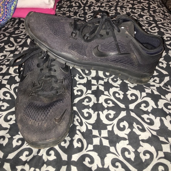 ON HOLD !!! All black NIKE running shoes