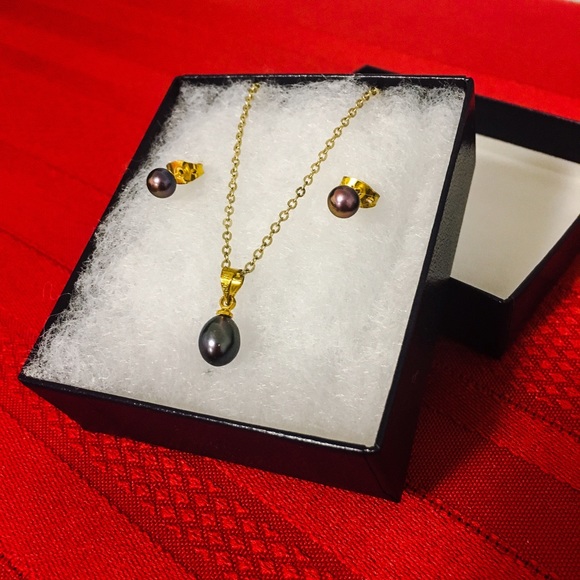 Black Pearl Necklace and Earrings Set