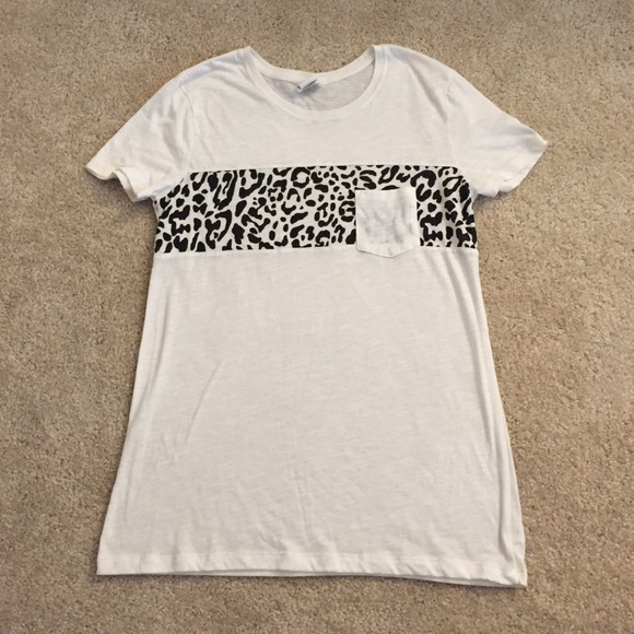 VS PINK white m animal print pocket t shirt.