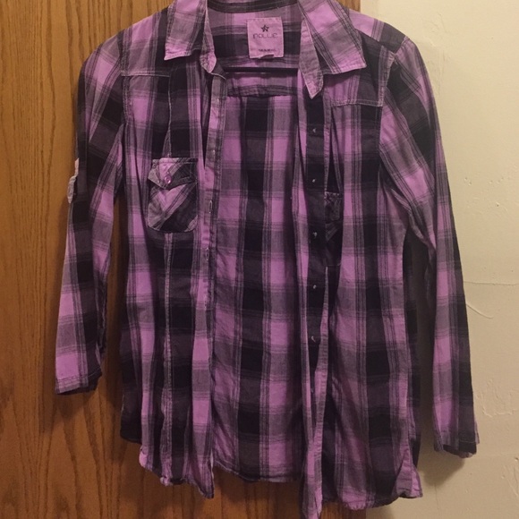 3/4 length sleeve. Black/purple plaid button up