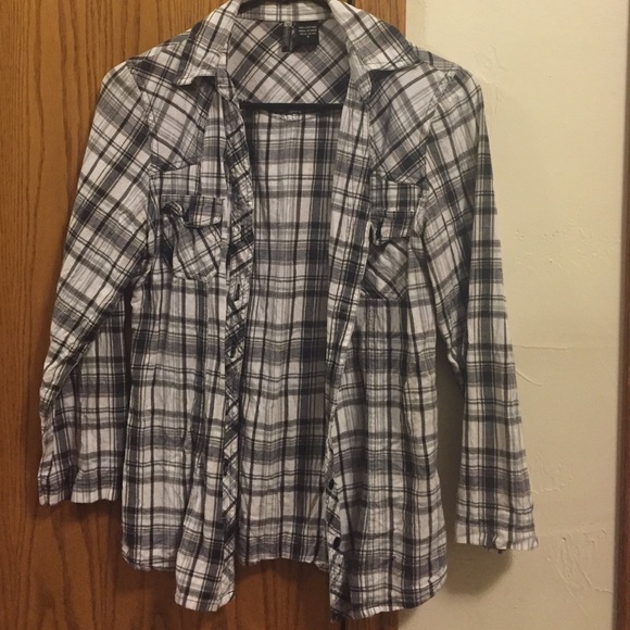 3/4 length sleeve black/white plaid button up