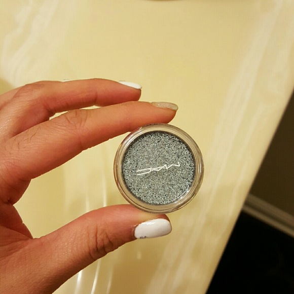 Crushed metallic eye shadow -- ACCEPTING OFFERS! - Picture 2 of 4
