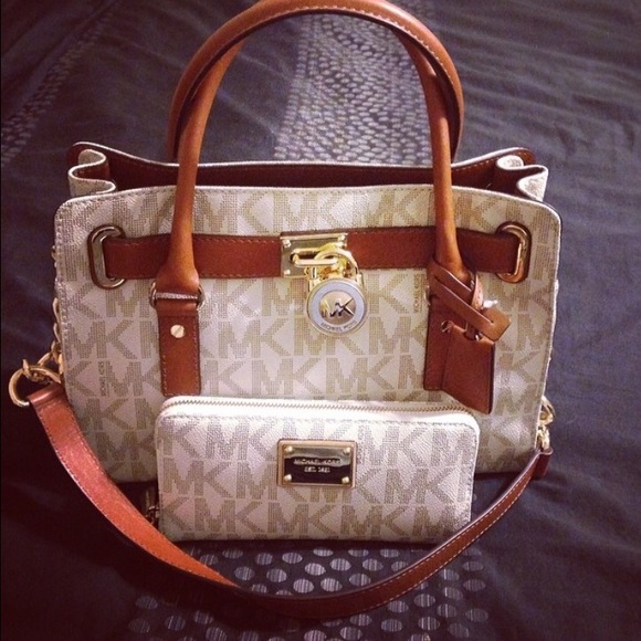 Authentic Michael Kors Purse and wallet