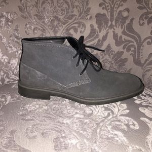 Like New Men's suede Calvin Klein boot/shoe