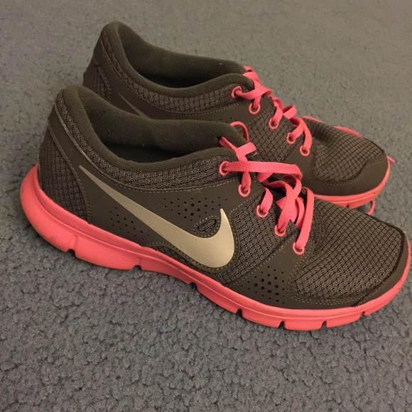 Nike tennis shoes