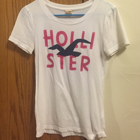 Short sleeve t shirt. Hollister brand. Like new!