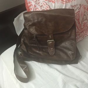 Brown shattle bag
