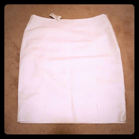 White pencil skirt