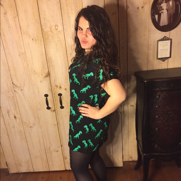 Meet your Posher, Hailey - Picture 2 of 4