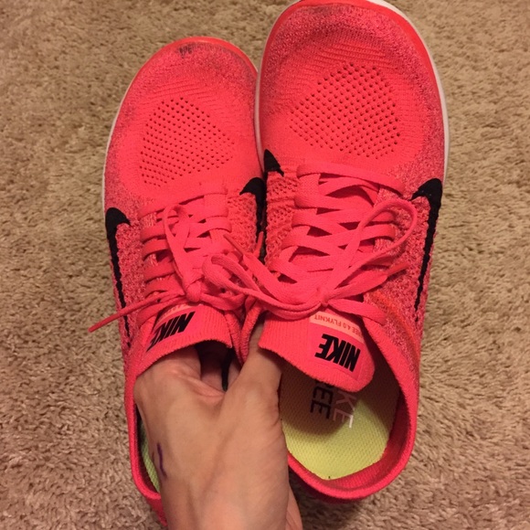 Nike free 4.0 flyknit pink