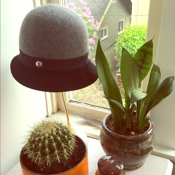 ✨SOLD✨ Calvin Klein Wool Felt Cloche/Hat