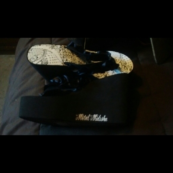 Metal mulisha flip flops