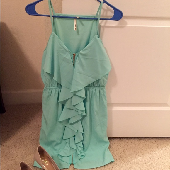 Francesca's light green zip dress