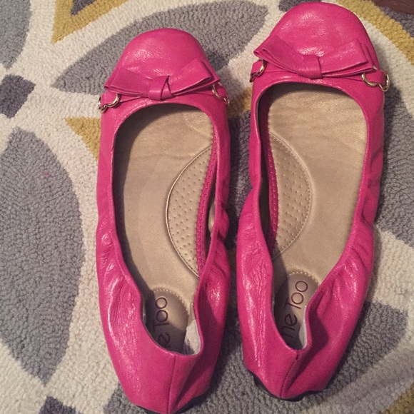 Size 10M pink flats. Brand is Me Too.
