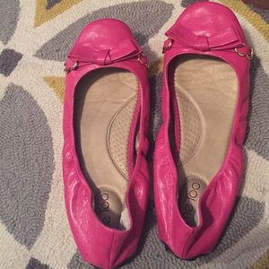Size 10M pink flats. Brand is Me Too.