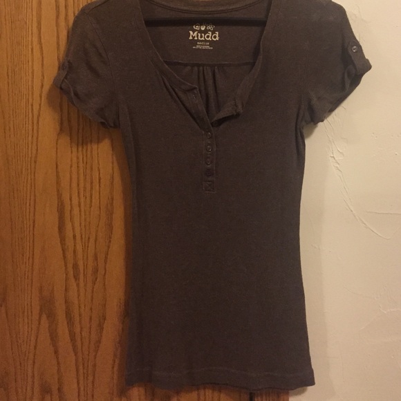 Short sleeve brown Mudd t shirt. Like new!!