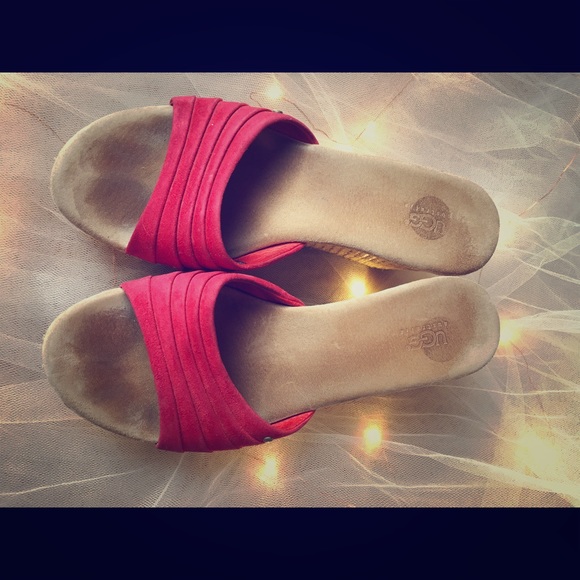 UGG wedge sandals in excellent condition! ❤️