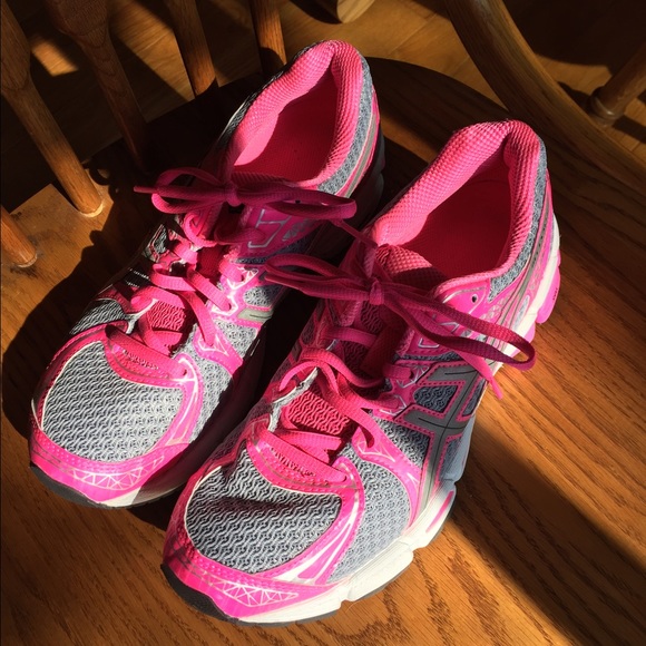 ASICS Pink/Silver tennis shoe