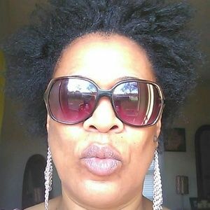 Meet your Posher, Zina