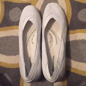 Grasshoppers white patterned flats w/ comfy sole