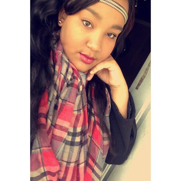 Red and black scarf.